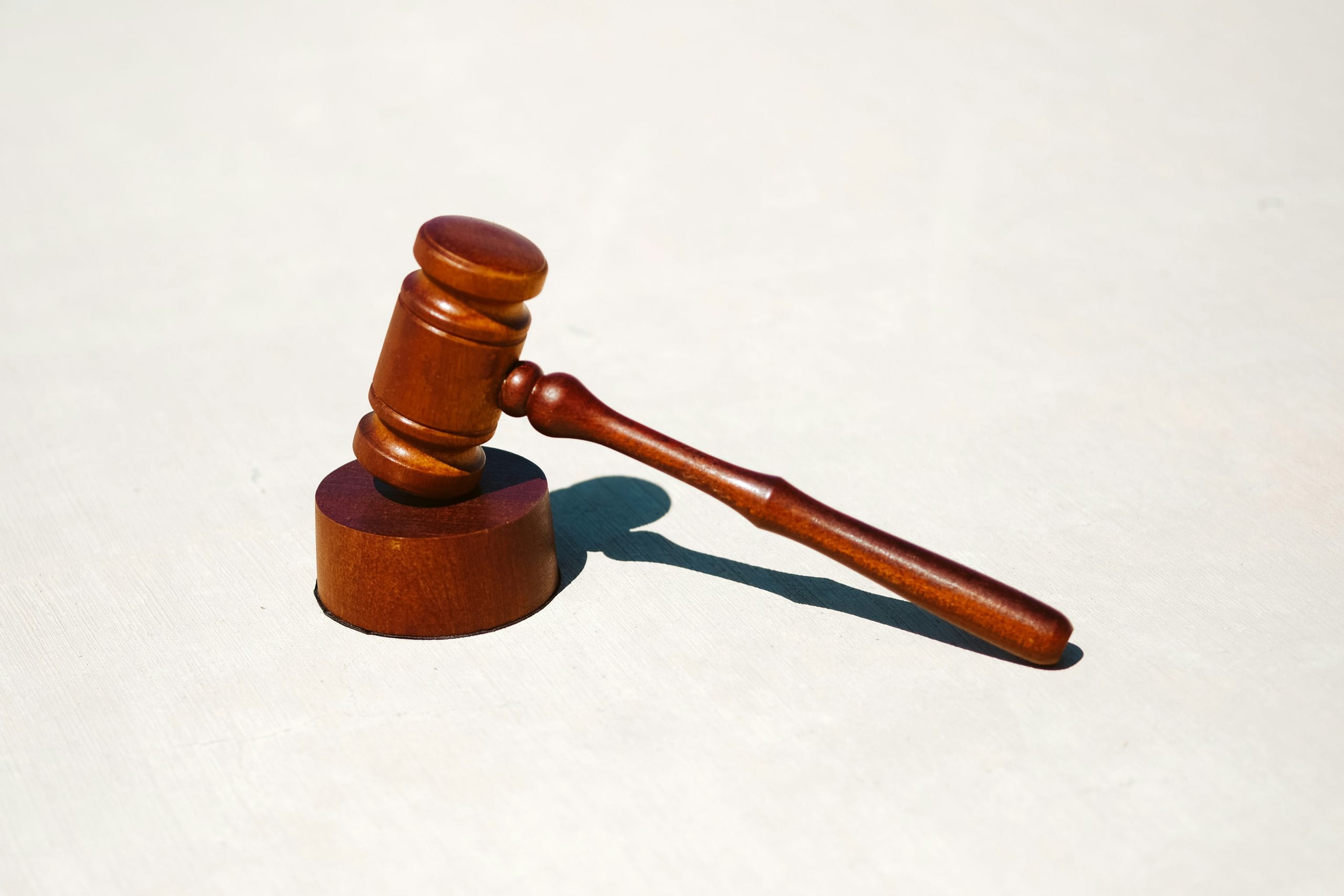 Is Using an Online Forex Broker Illegal? Legal Risks, Regulations & Safe Brokers (2026)